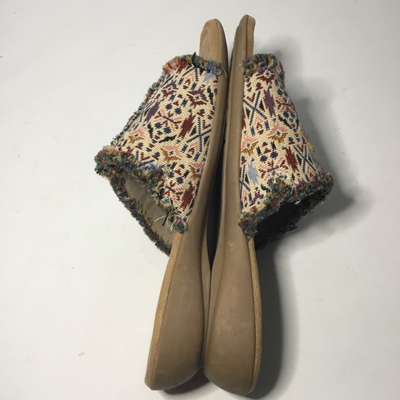 Minnetonka Women’s Needlepoint Frayed Fabric Sandals Size 10W - Picture 5 of 8